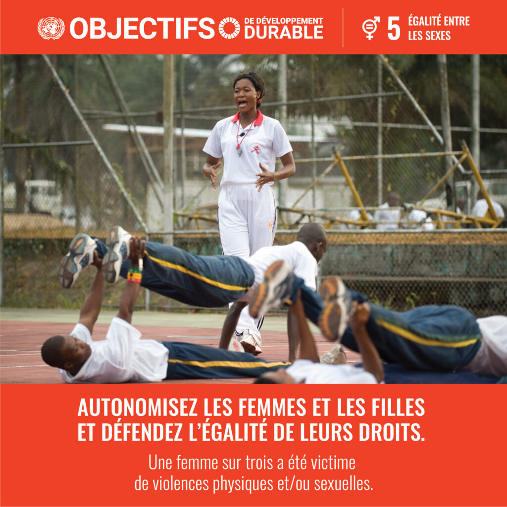 coach féminin encadrant de jeune gymnaste masculin